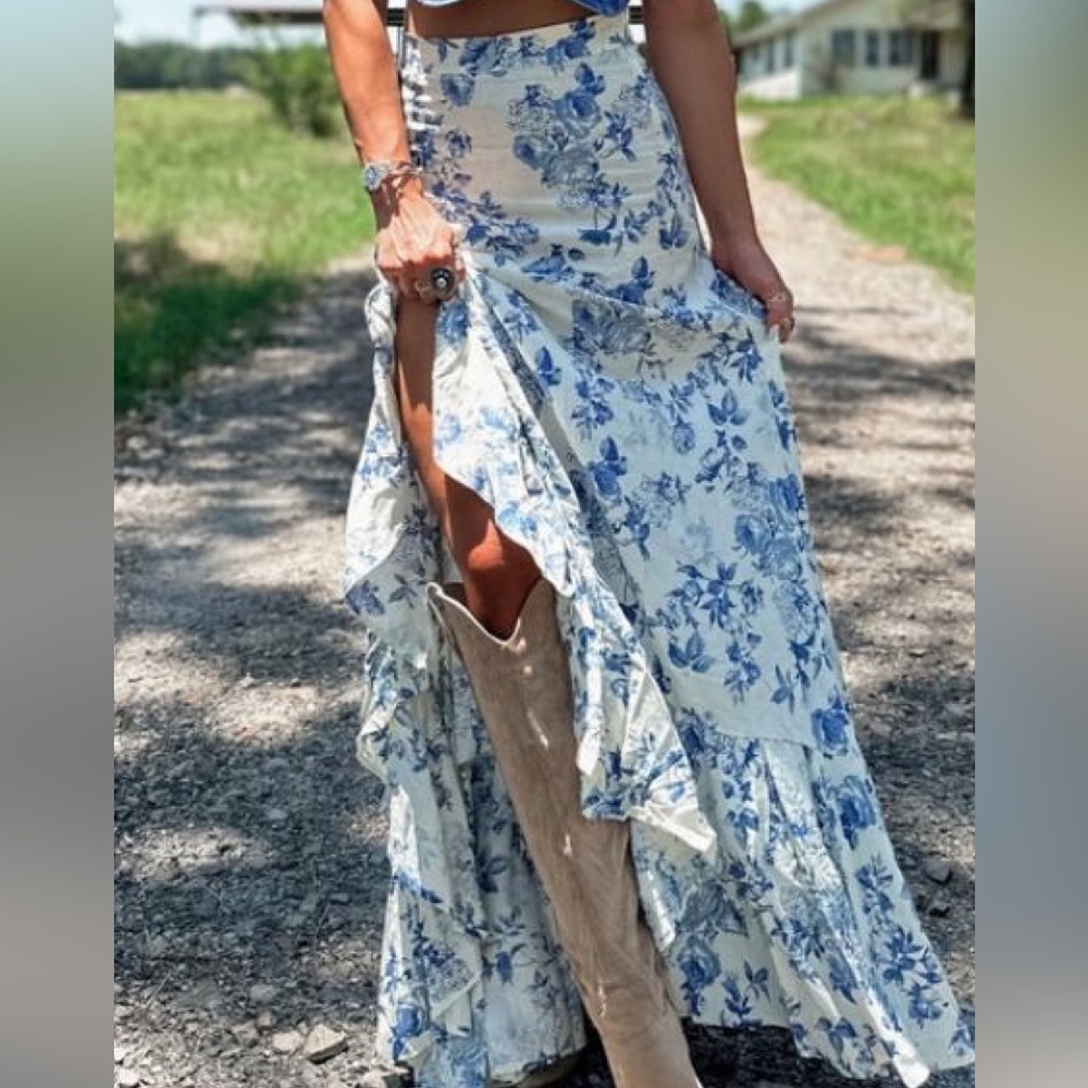 Stunning Cream and Blue Floral Western Skirt